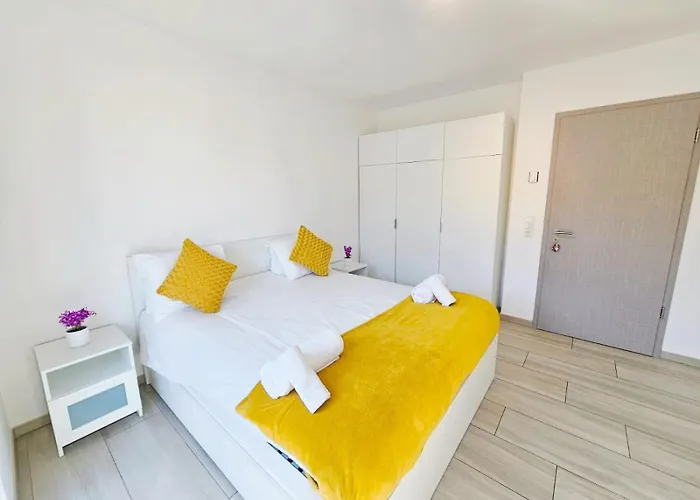 Elegant 3br Retreat With Terraces&parking